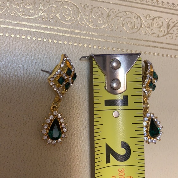 VINTAGE PAVE EMERALD GREEN PEAR DROP RHINESTONE STATEMENT EARRINGS PROM ELEGANT - Picture 8 of 14